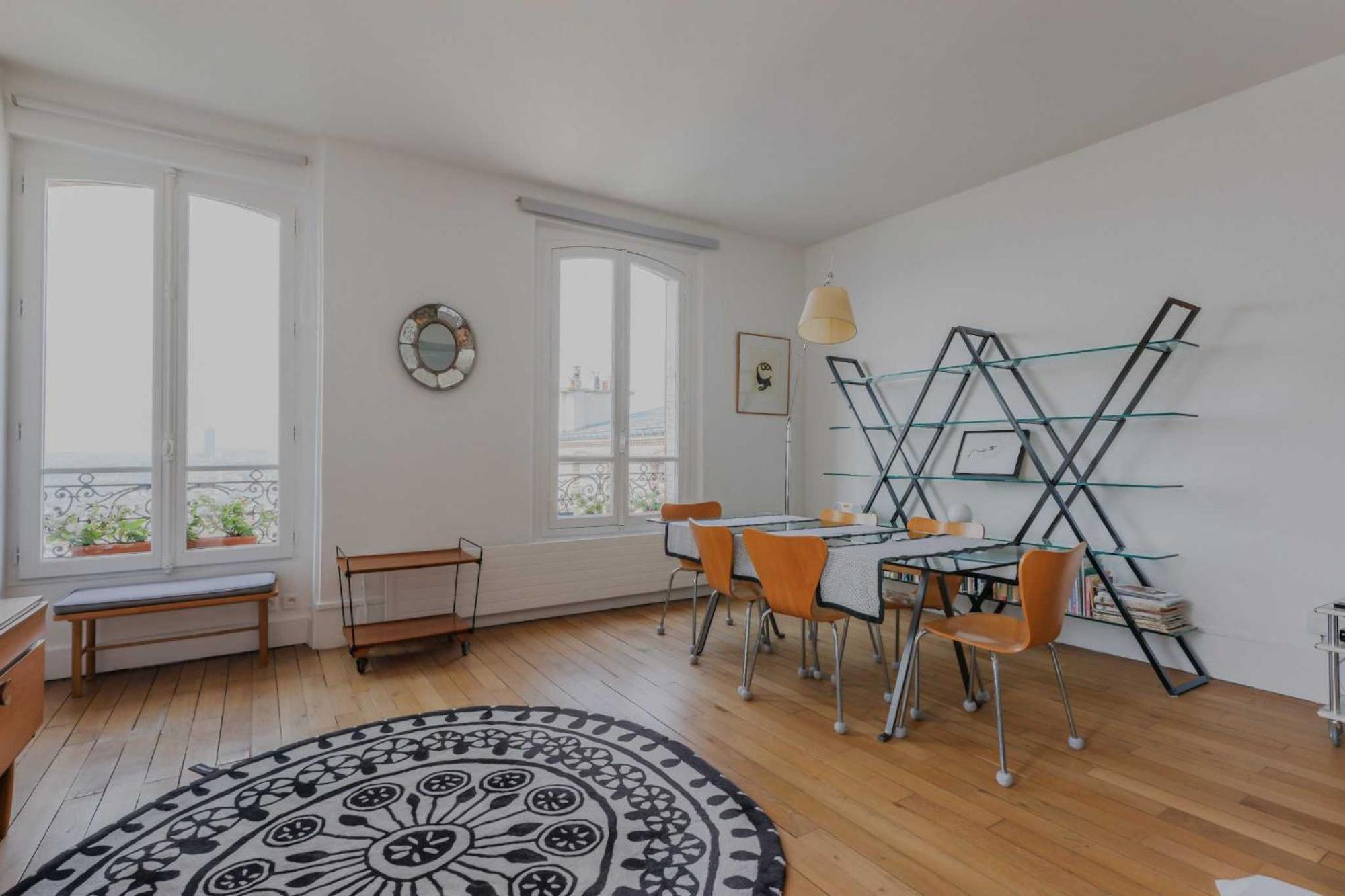 Magnificent Apartment- 2br 4p- Near Sacre-coeur Apartment